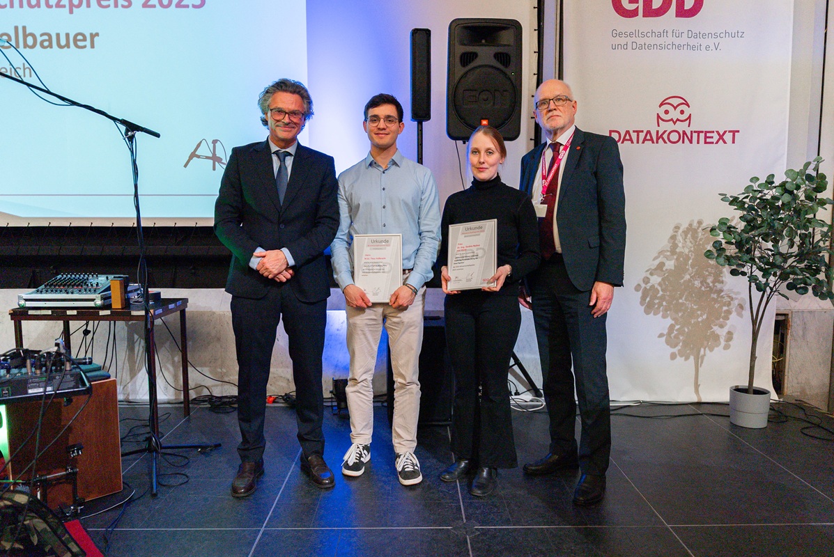 Dr.-Ing. Saskia Nuñez von Voigt & M.Sc. Titus Vollbracht mit Ihren Preisen auf dem Datenschutzkongress