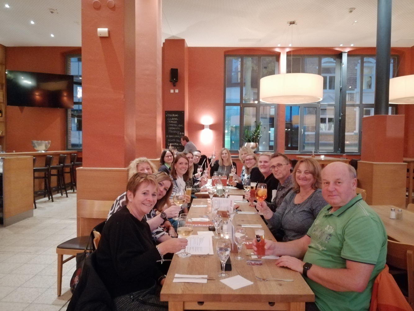 Mitglieder der Arbeitsgemeinschaft West beim Dinner im Herbst 2021