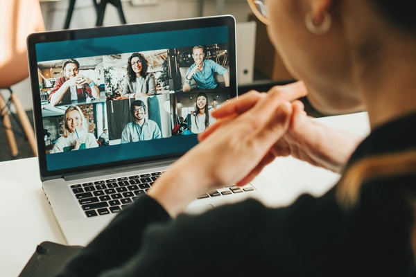 KI-Transkription in Online-Meetings: Rechtsrahmen, Risiken und Umsetzung